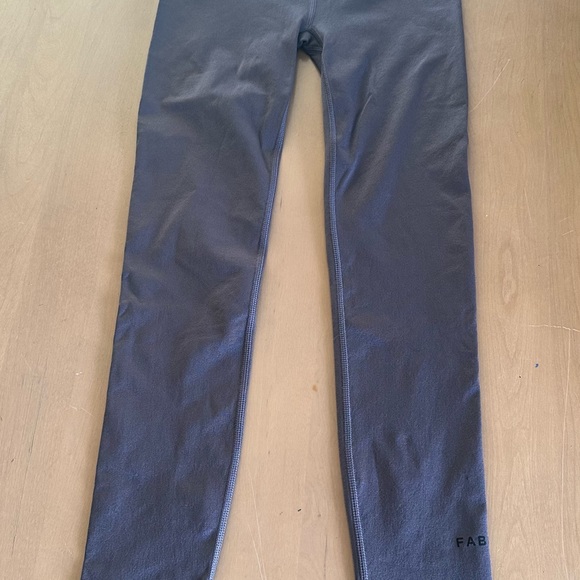 Pants 💜🤍 - Picture 5 of 15